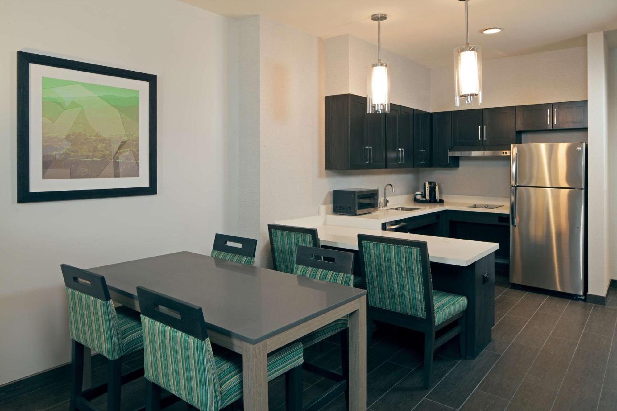 Hotel Homewood By Hilton Angeles International Airport 3*